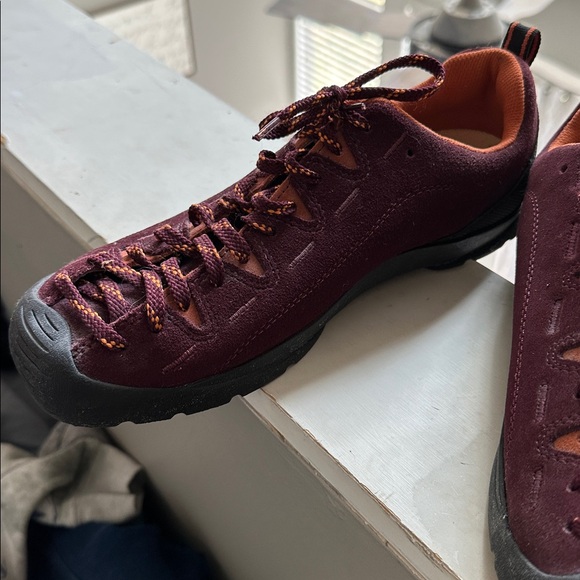 Women’s Burgundy Hiking Shoes - Picture 2 of 5